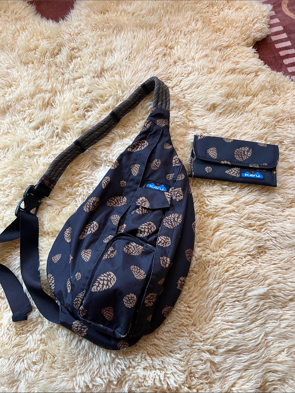 Kavu RARE Pinecone Sling Bag - Matching Brown Pinecone Print Wallet - Travel